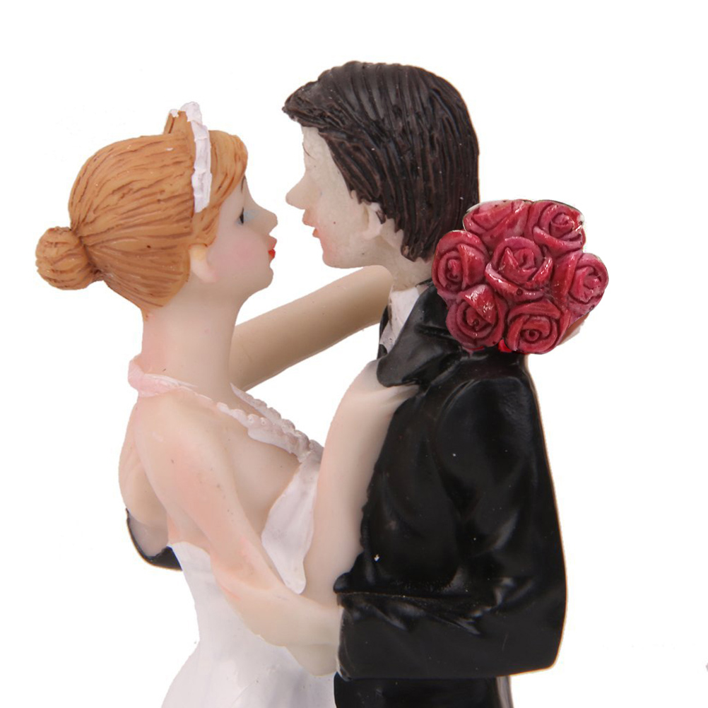 Resin Bride Groom Figures Romantic Wedding Cake Topper Wedding Look