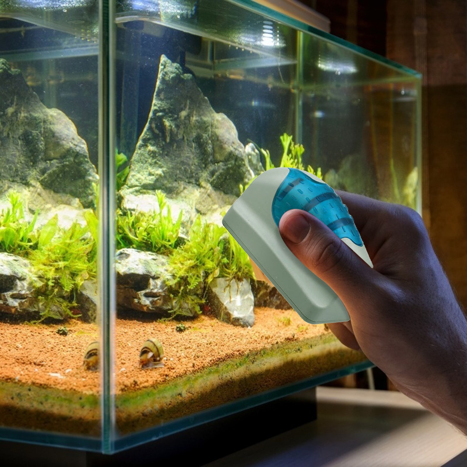 Чистка аквариума. Уборка в аквариуме. Как часто надо мыть аквариум. Приспособления для очистки аквариума. Аквариумист профессия.