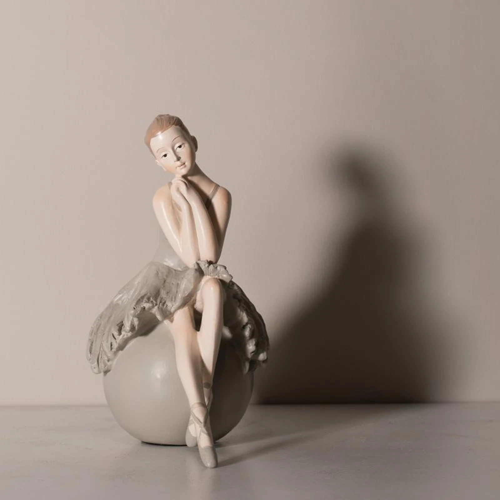 Resin Elegant Figurine Ballerina Ballet Dancer Desktop Ornament Statue Figurine Dancing Girl Statue Office Shelf