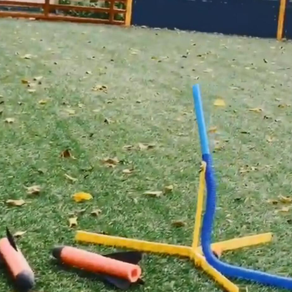 Rocket Launcher Toy Foam Planes and Toy Air Rocket Launcher Outdoor Rocket Toy Gift for Unisex Children