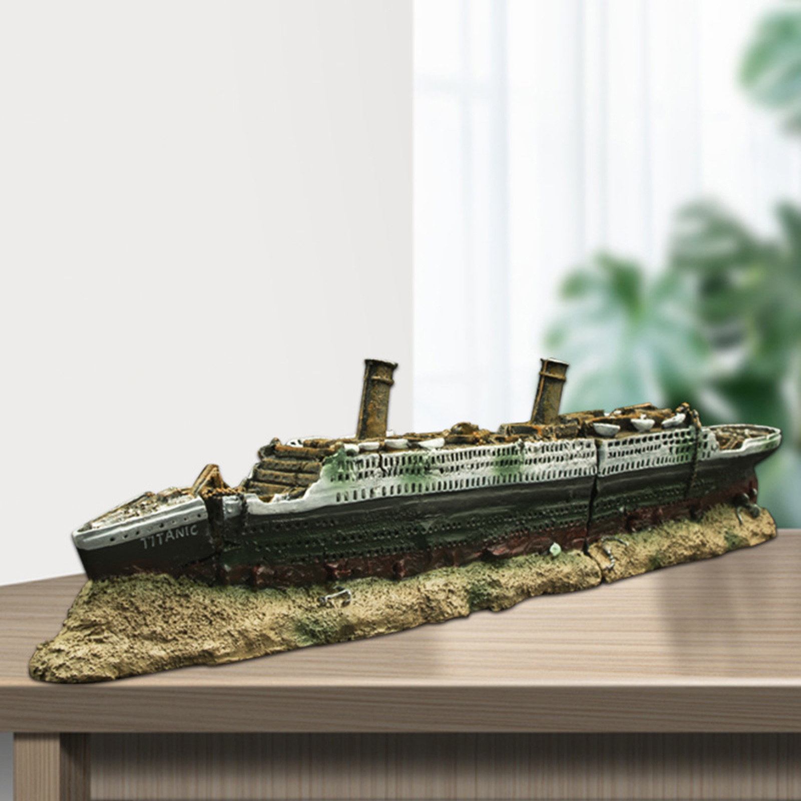 Resin Aquarium Titanic Shipwreck Aquarium Fish Tank Titanic Shipwreck Boat Ship Ornament Landscape Decorations 38x6x9cm