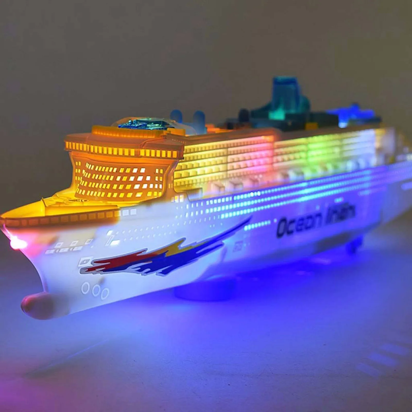 Kinder 1 Stück Kreuzfahrtschiff Schiff Spielzeug mit LED Blitzlicht 