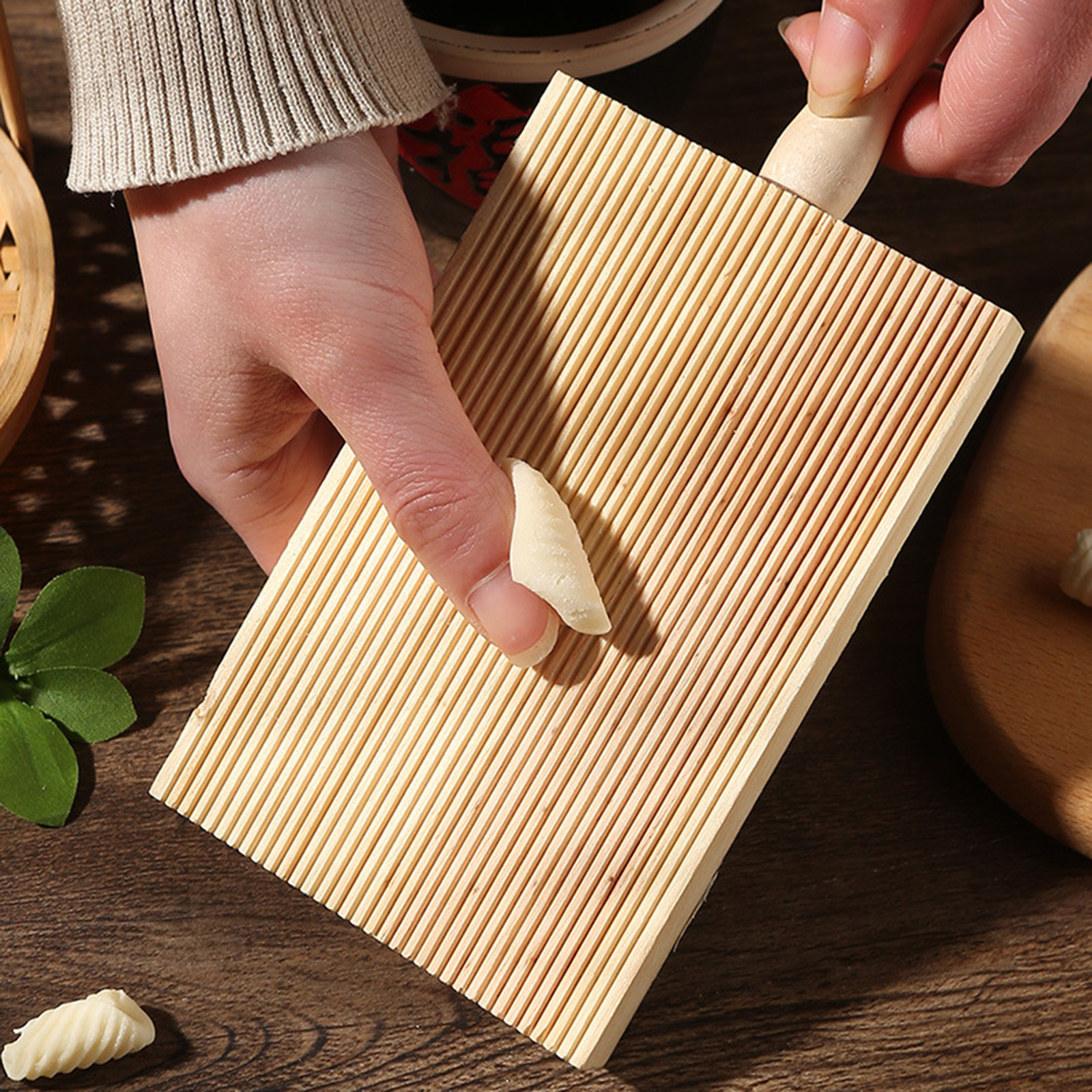 1Pc Wooden Spaghetti Board with Handle Homemade Kitchen Cooking Pasta Stick Roller Kitchen Supplies Kitchenware