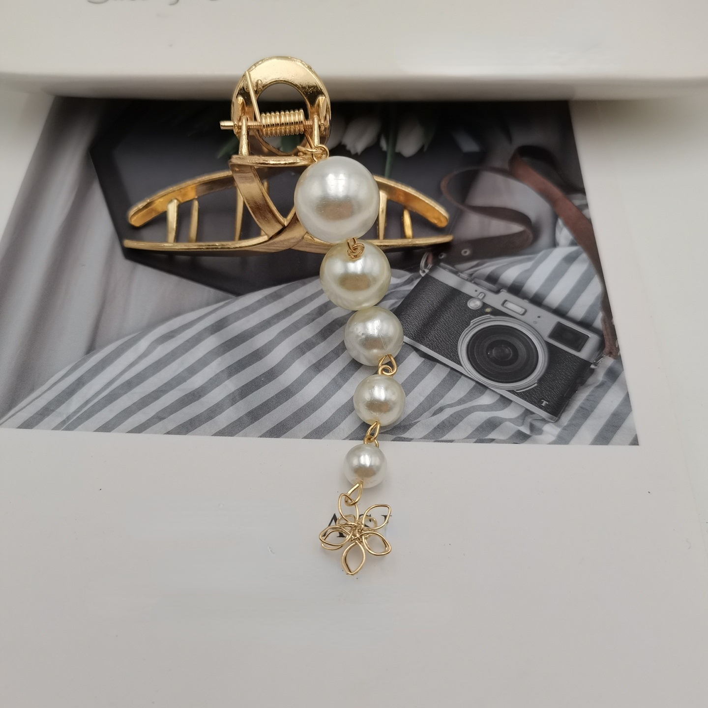 Bilandi 2021 New Metal Hair Claw Clips With Chain Tassel Glass Beads Butterfly Bow Dangle Hair Clips For Women Hair Accessories Bilandi 2021 New Metal Hair Claw Clips With Chain Tassel Glass Beads Butterfly Bow Dangle Hair Clips For Women Hair Accessories