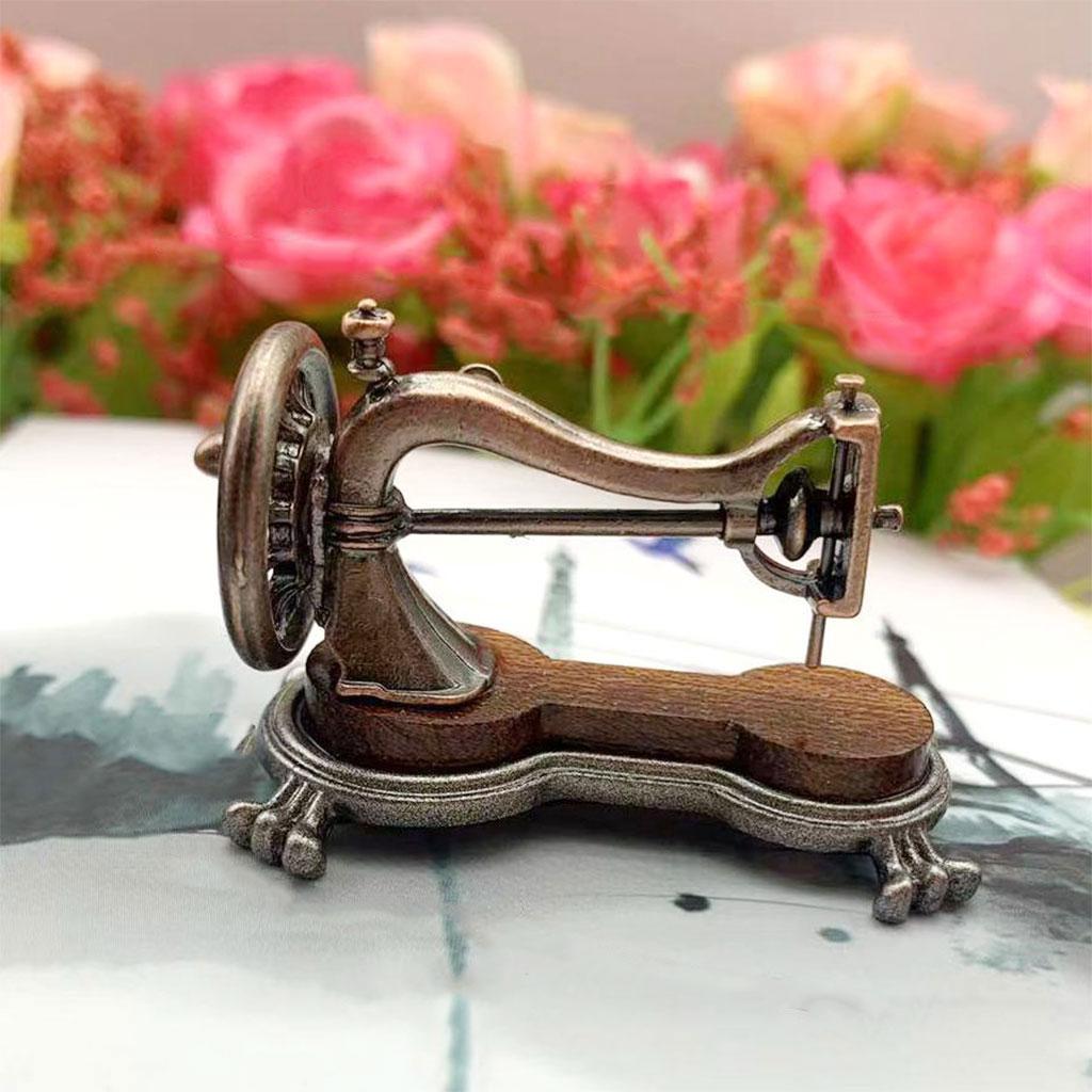 Retro Miniture Sewing Machine, Kids Pretend Toys Dollhouse Sewing Machine Dollhouse Decor Accessory for Kids 3 4 5 6 Xmas Gifts