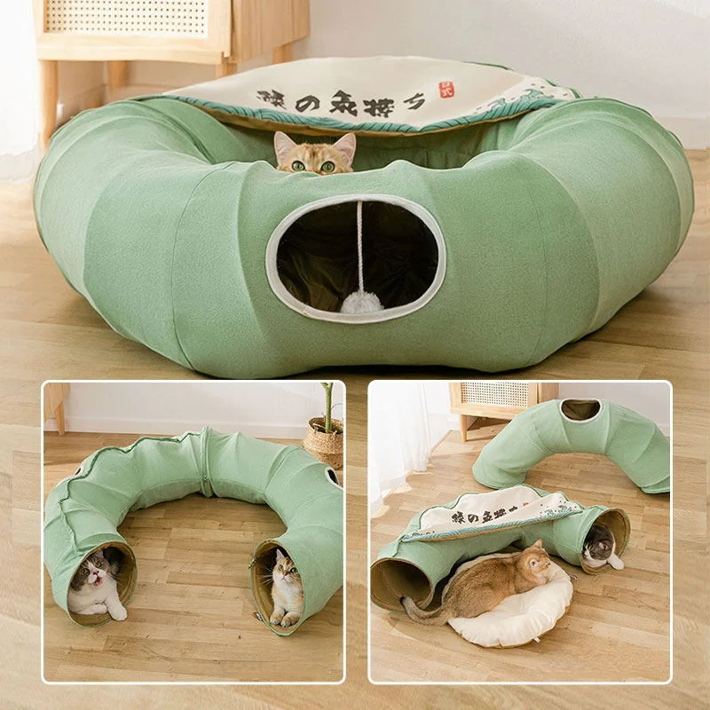 Una cama para gatos con un diseño único. Parece ser una estructura circular en forma de túnel con un interior suave y lujoso. La cama está diseñada para proporcionar a los gatos un espacio acogedor y cerrado para descansar o esconderse.