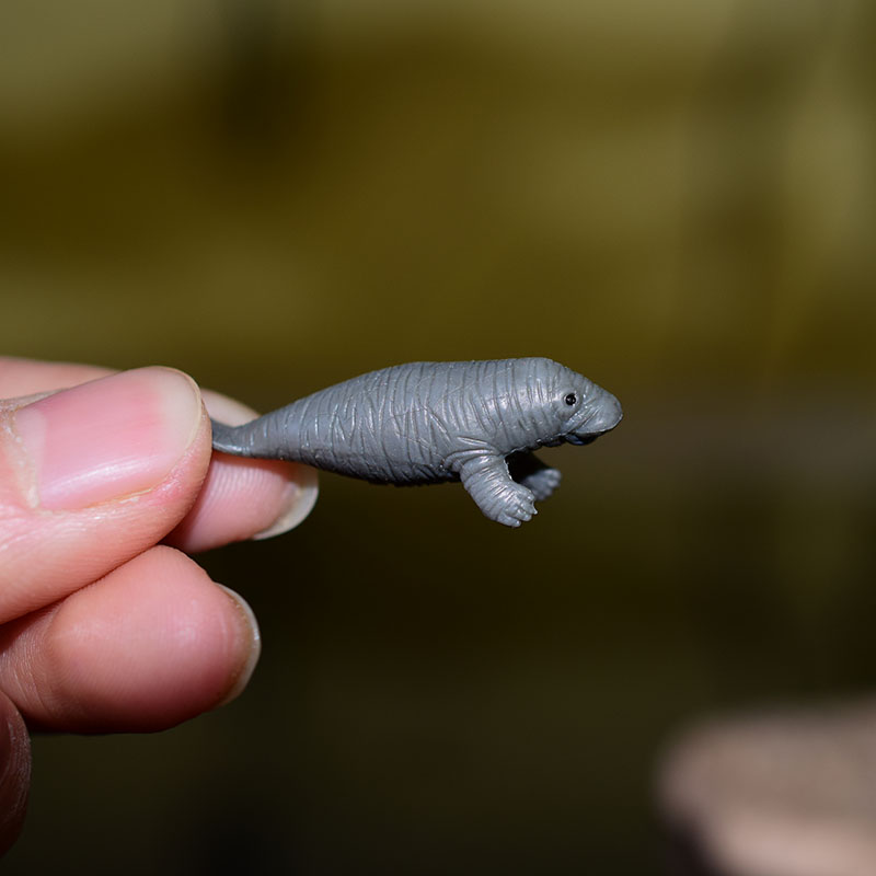 Miniature Oceans Animal Model Turtle Alligator Whale Shark Dolphin Penguin Clownfish Frog Sea World Mini Figurine Decor Toys