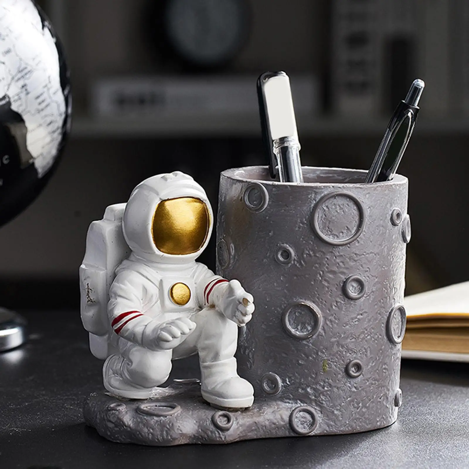 Multi-Purpose Pen Pencil Holder Astronaut Statue Desk Organizer Astronaut Storage Box for Jewellery