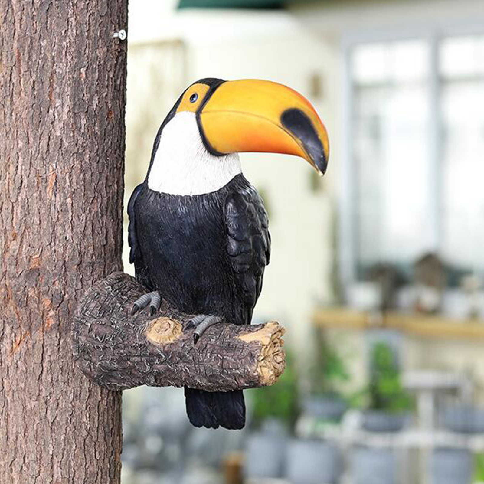 Funny Resin Toucan Tree Hugger Garden Statue Tropical Bird Sculpture for Outdoor Patio Yard Lawn