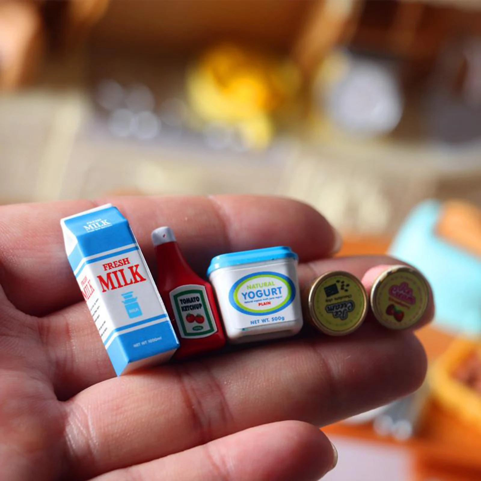 1:12 Scale Dollhouse Miniature Tomato Sauce, Milk, Yogurt with 2 Pieces