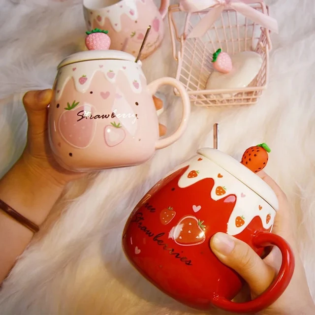 Taza de cerámica con diseño de fresa, vaso con tapa y cuchara, figura de  acción de dibujos animados, bonito, para café, leche, té, agua, tazas de  desayuno, 450ml - AliExpress