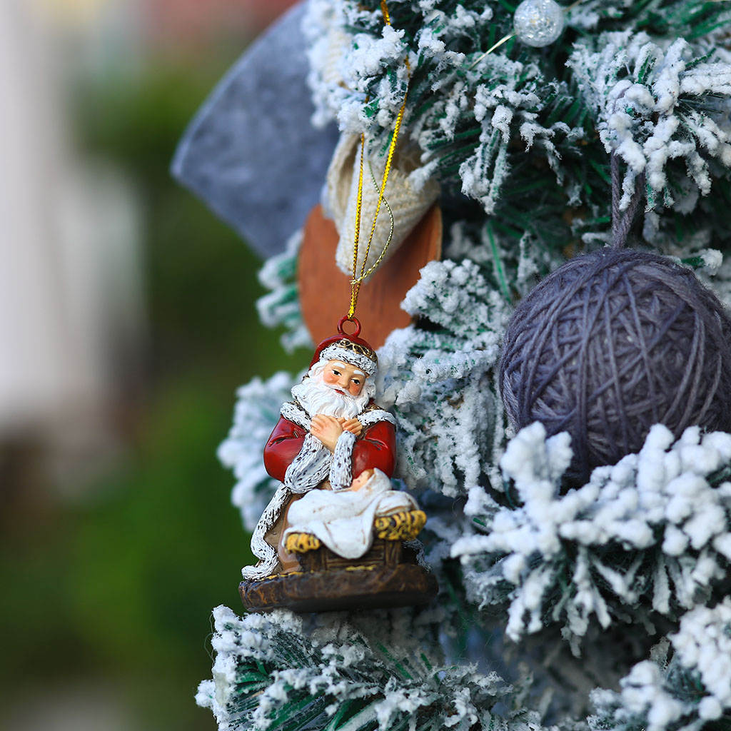 Santa Waiting Pendant with Rope Compact Hanging Handmade Crafts Exquisite Detail for Garden Indoor Outdoor Holiday Decor Window