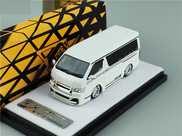 Modelo de Carro de Resina Erro Toyota Hiace Dyast Branca 404 1:64 2 Carrinhos de brinquedo e de metal