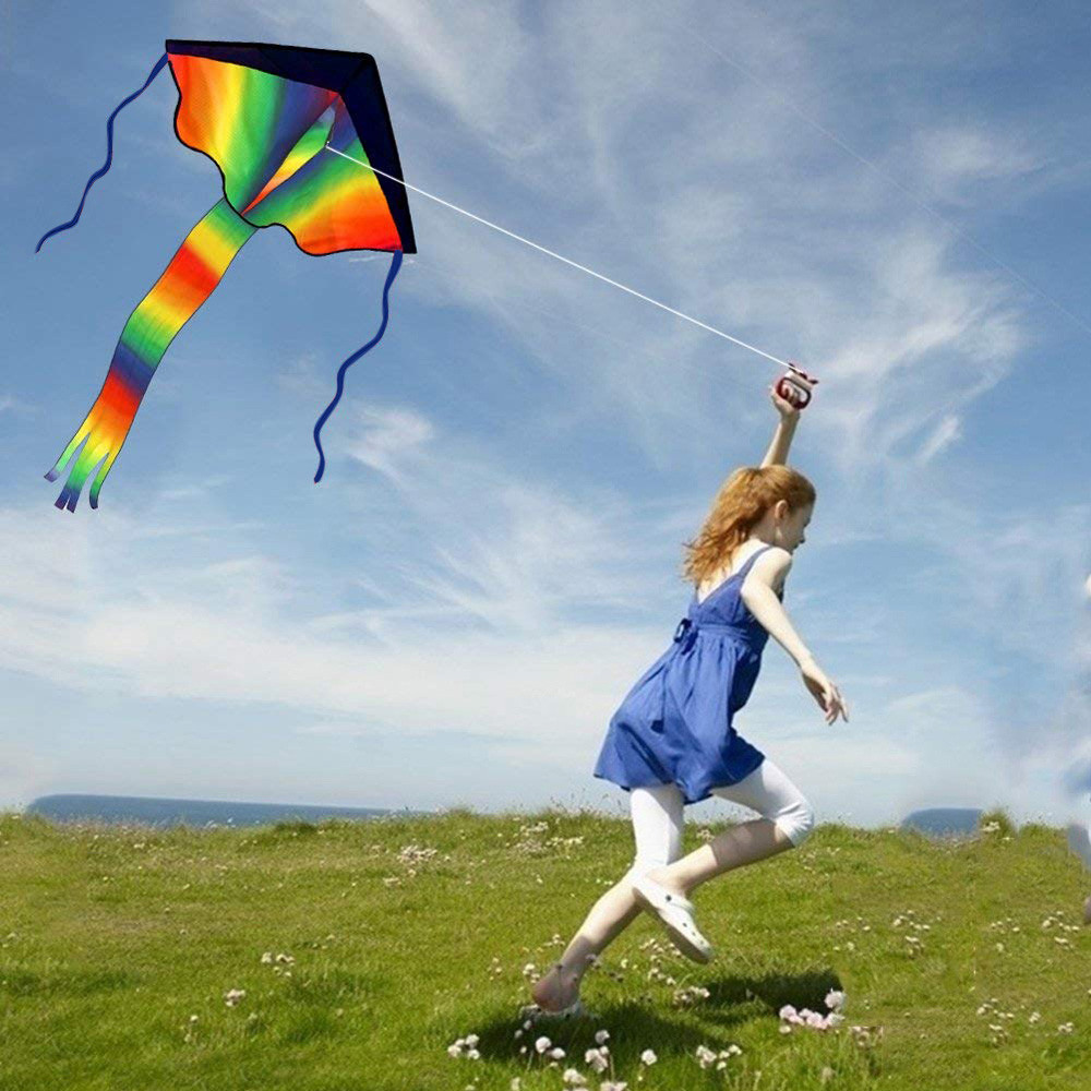 They are flying a kite she напиши по образцу