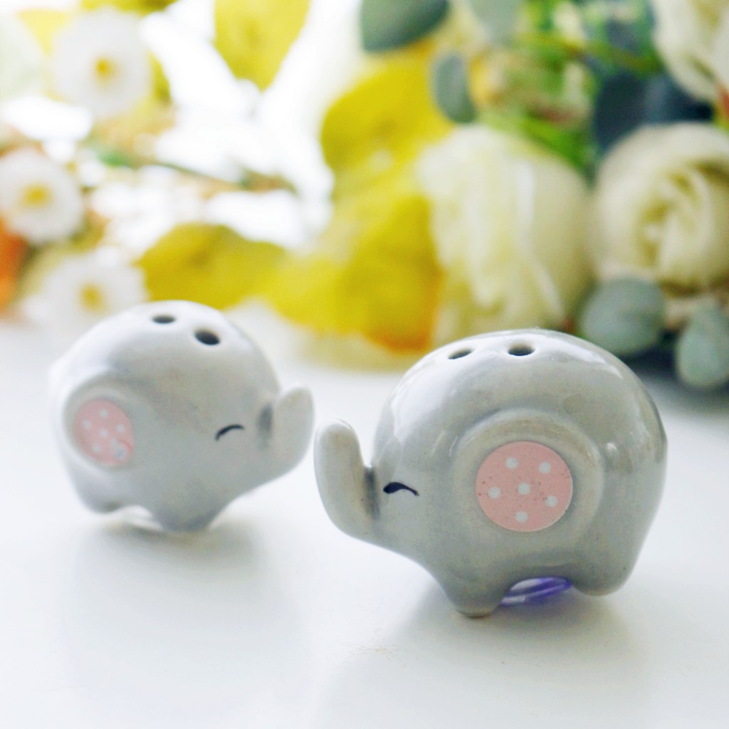 2pcs Ceramic Cruet Spice Jar Cute Elephant Salt and Pepper Shaker for Wedding Bridal Favor Party Supplies Home Desk Decor