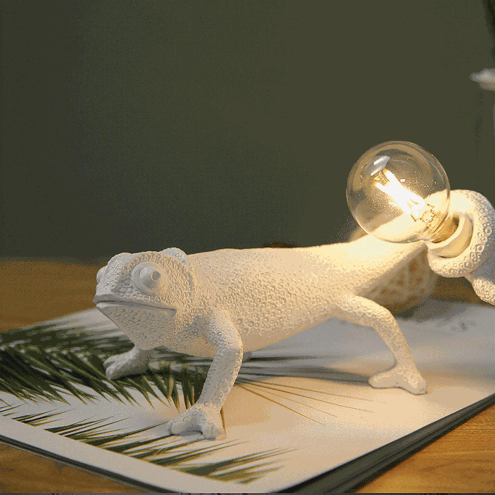 Resin Lizard Night Light Nordic Living Room Bedroom for Modern Animal Chameleon Table Lamp Led Wall Lamp decor Luminarie
