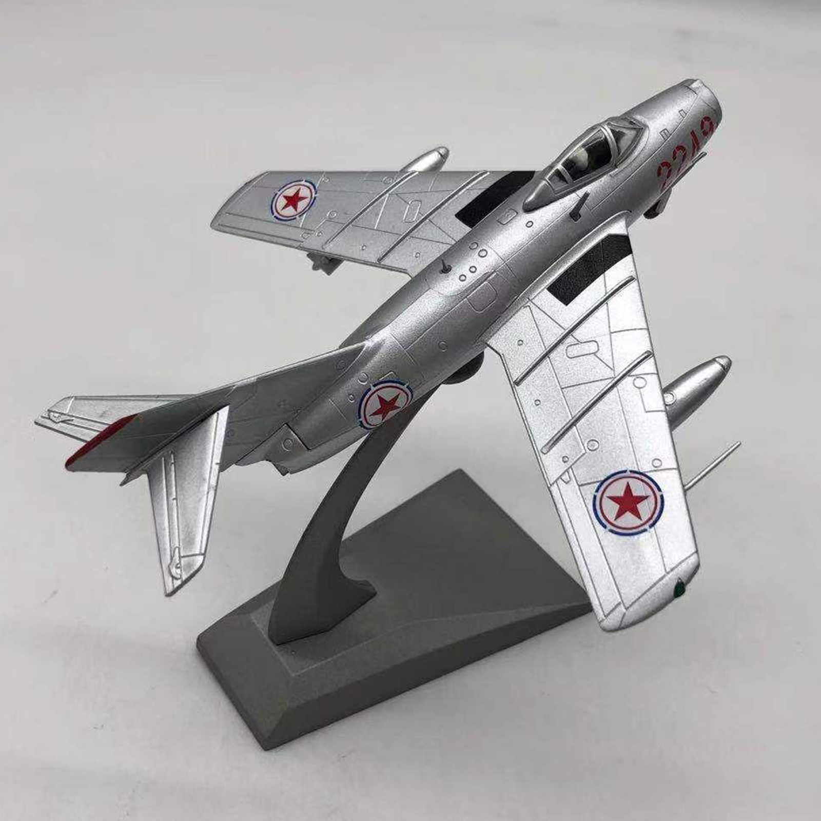 1 / 72th MIG-15 Airplane Model W / Display Fighter Airplane Home Decor