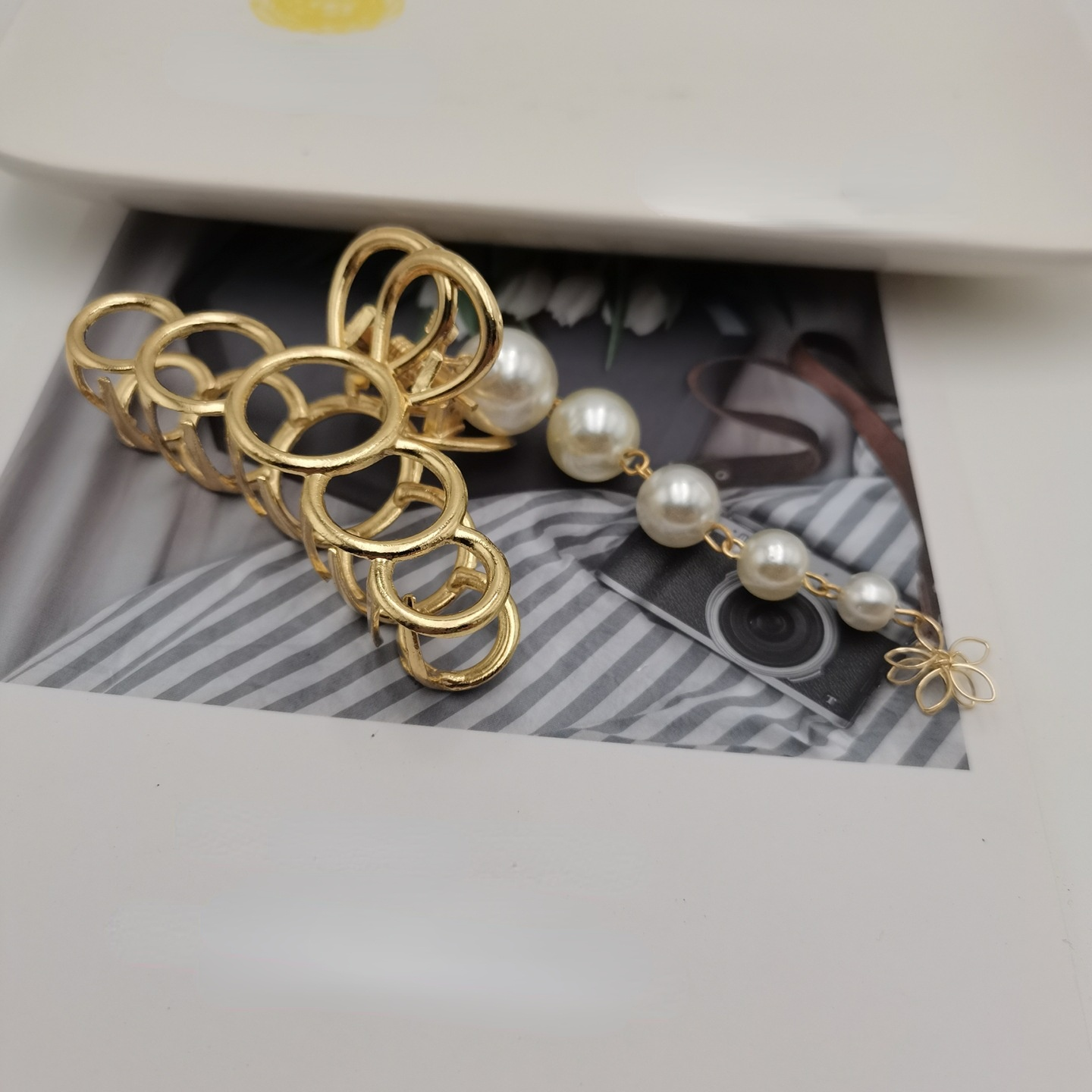 Bilandi 2021 New Metal Hair Claw Clips With Chain Tassel Glass Beads Butterfly Bow Dangle Hair Clips For Women Hair Accessories Bilandi 2021 New Metal Hair Claw Clips With Chain Tassel Glass Beads Butterfly Bow Dangle Hair Clips For Women Hair Accessories