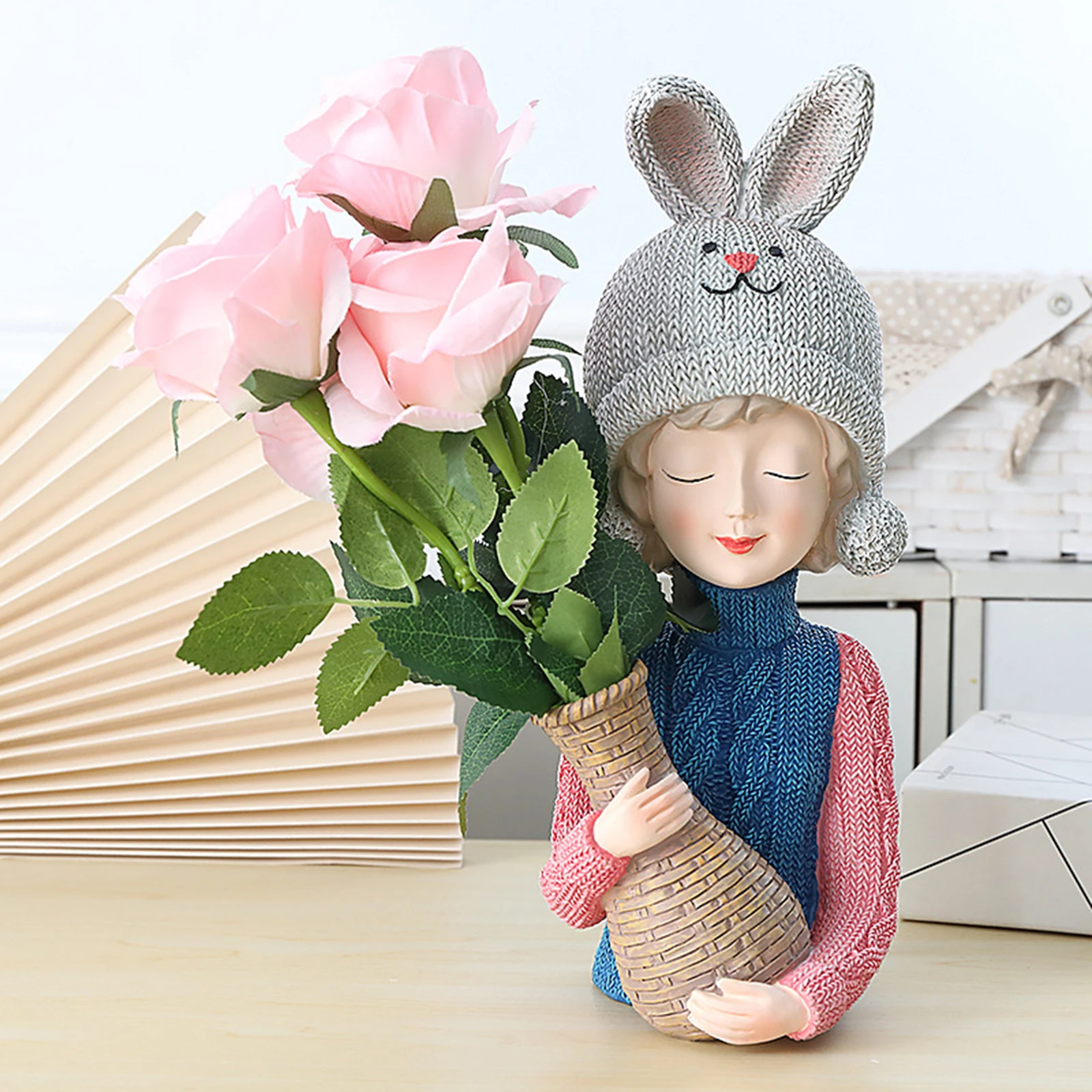 Resin Bouquet Girl Sculpture Girl Figurine Flower Pot for Lover Gifts, Girl Figurine for TV Cabinet Desktop Ornaments Gift