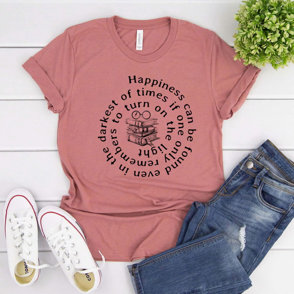 felicidade pode ser encontrada na camisa mais escura gilrs livro amante camisas magia shcool wizard mundo hp luna lovegood topos