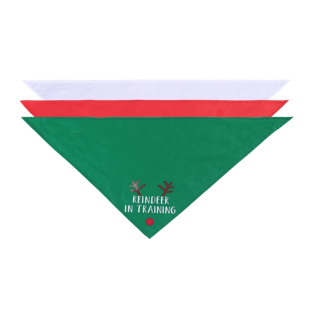 Una bandera triangular con un diseño que incluye un fondo verde en la parte inferior, una franja roja en el medio y una franja blanca en la parte superior.