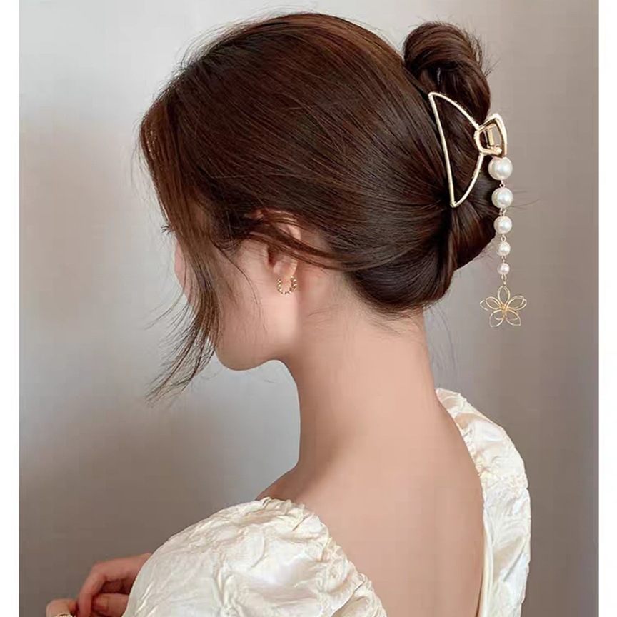 Bilandi 2021 New Metal Hair Claw Clips With Chain Tassel Glass Beads Butterfly Bow Dangle Hair Clips For Women Hair Accessories Bilandi 2021 New Metal Hair Claw Clips With Chain Tassel Glass Beads Butterfly Bow Dangle Hair Clips For Women Hair Accessories