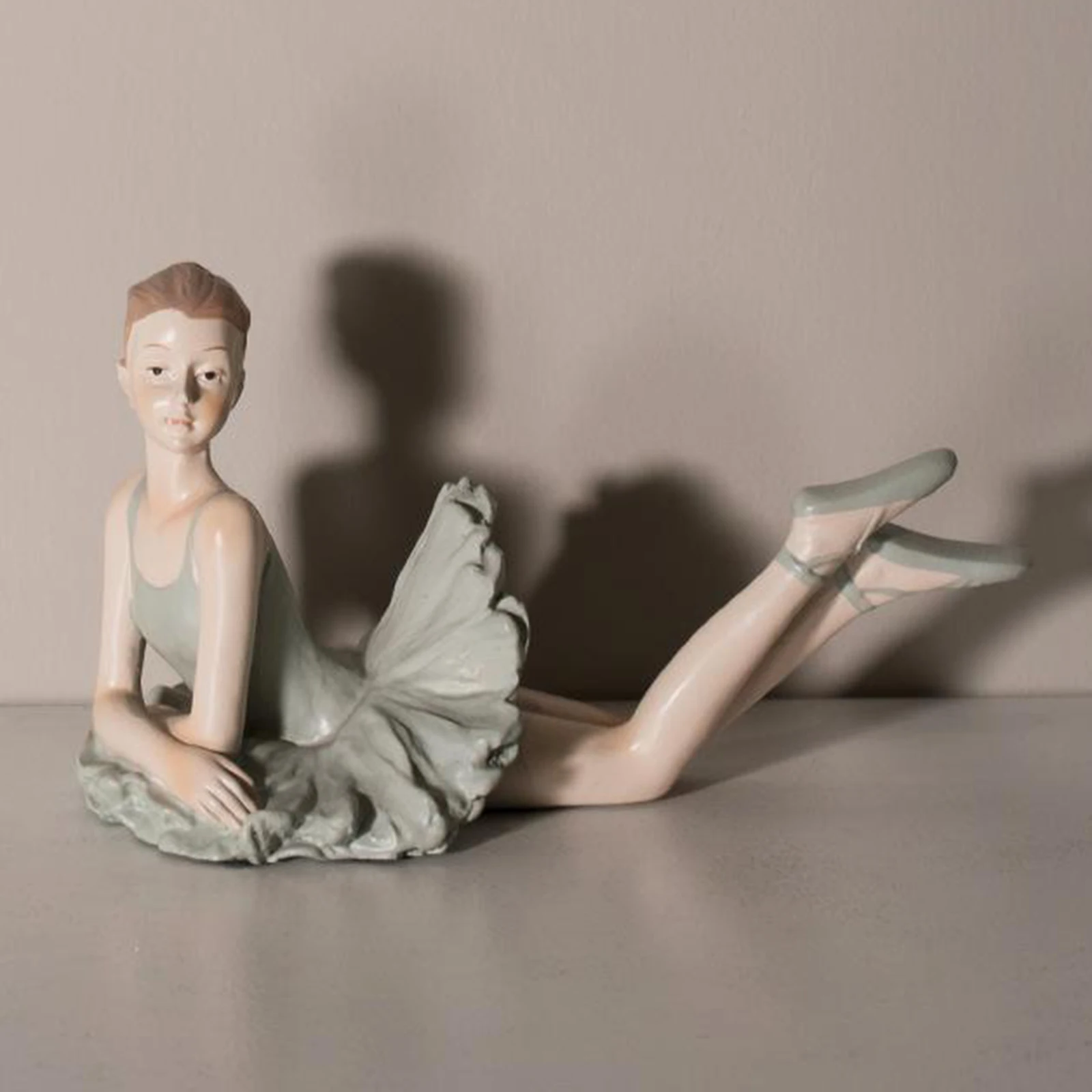 Resin Elegant Figurine Ballerina Ballet Dancer Desktop Ornament Statue Figurine Dancing Girl Statue Office Shelf