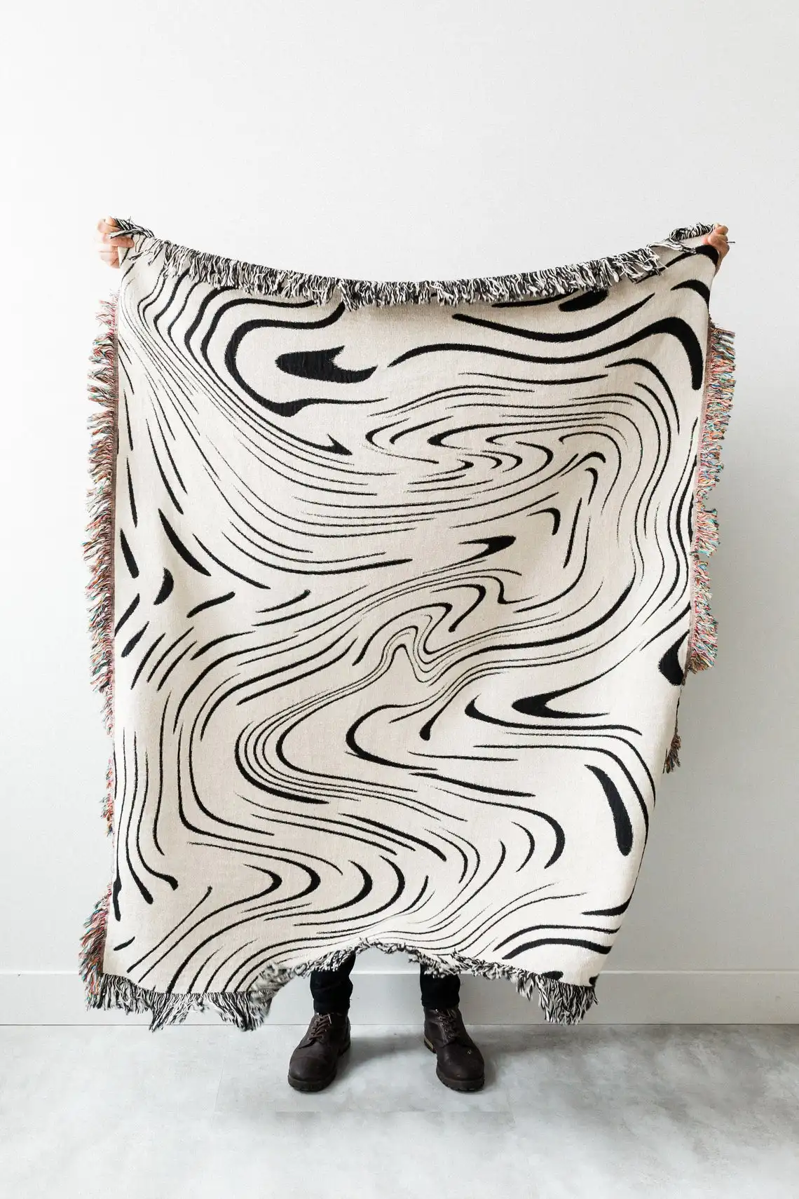 Casual Wave Throw Blanket in cozy design0