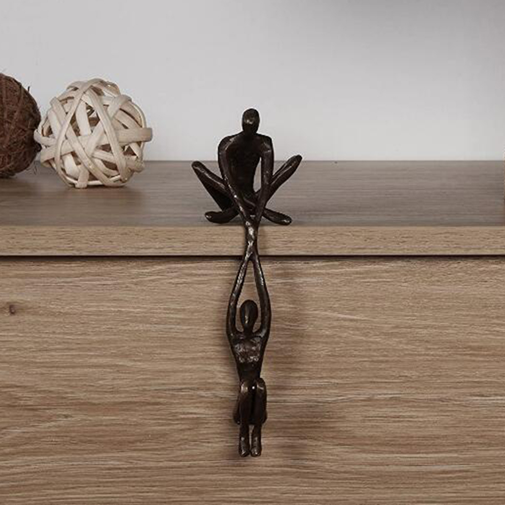 Contemporary Resin Shelf Decor Sculpture Man Lifting Woman from Edge, Living Room TV Shelf Indoor Outdoor Wedding Ornaments