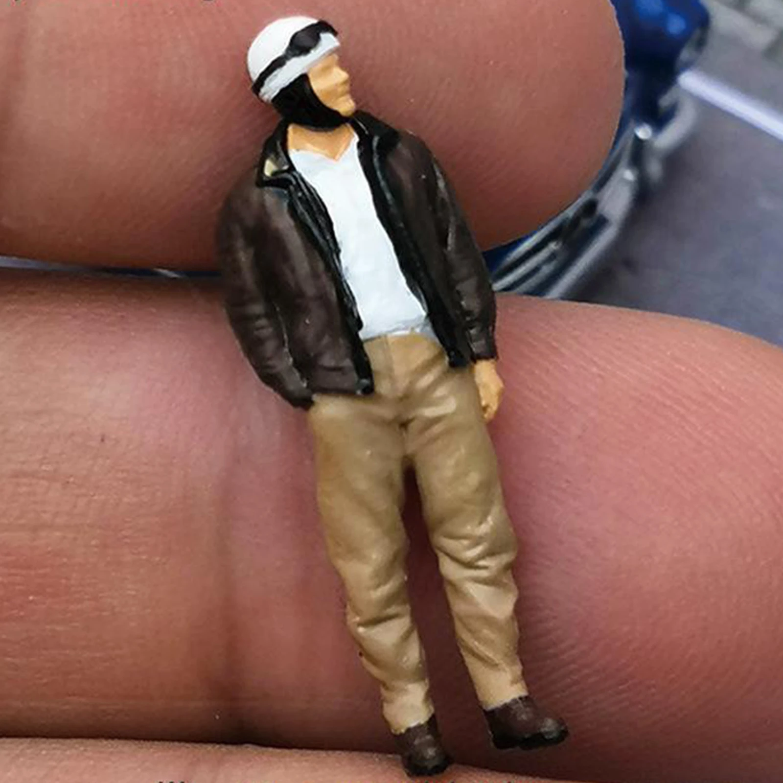 1:64 Scale Model Mini Figure Male Doll Miniature Scene Train Layout Collectibles Resin Realistic Aircraft Commander  Doll
