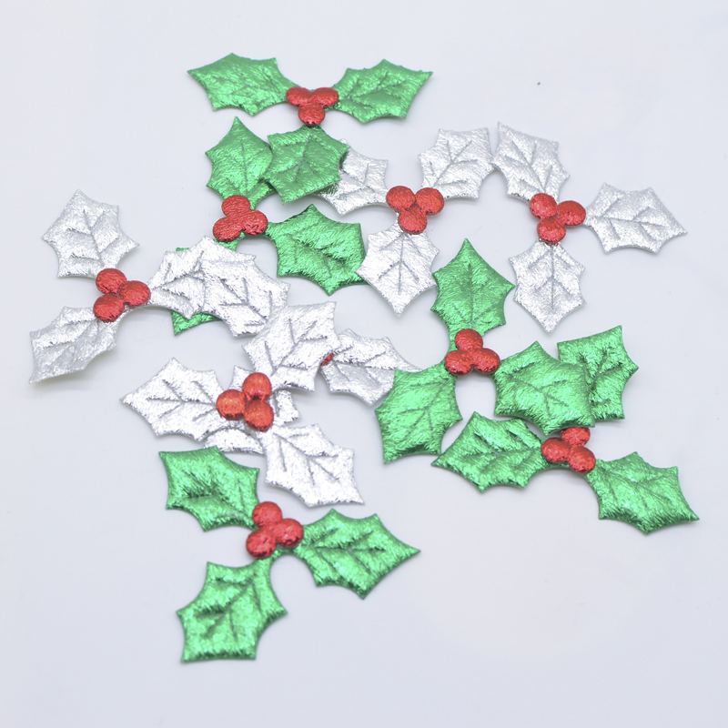 50 Stück 52 x 40 Holly Leaf und Red Berry Cloth Applikation für Weihnachtsbaum, Tischdekoration, Hut, Kopfbedeckung, Stick-on-Zubehör, Patches – Detail 2