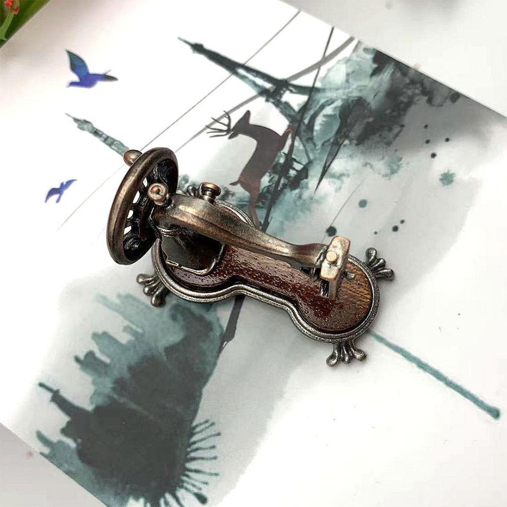 Retro Miniture Sewing Machine, Kids Pretend Toys Dollhouse Sewing Machine Dollhouse Decor Accessory for Kids 3 4 5 6 Xmas Gifts