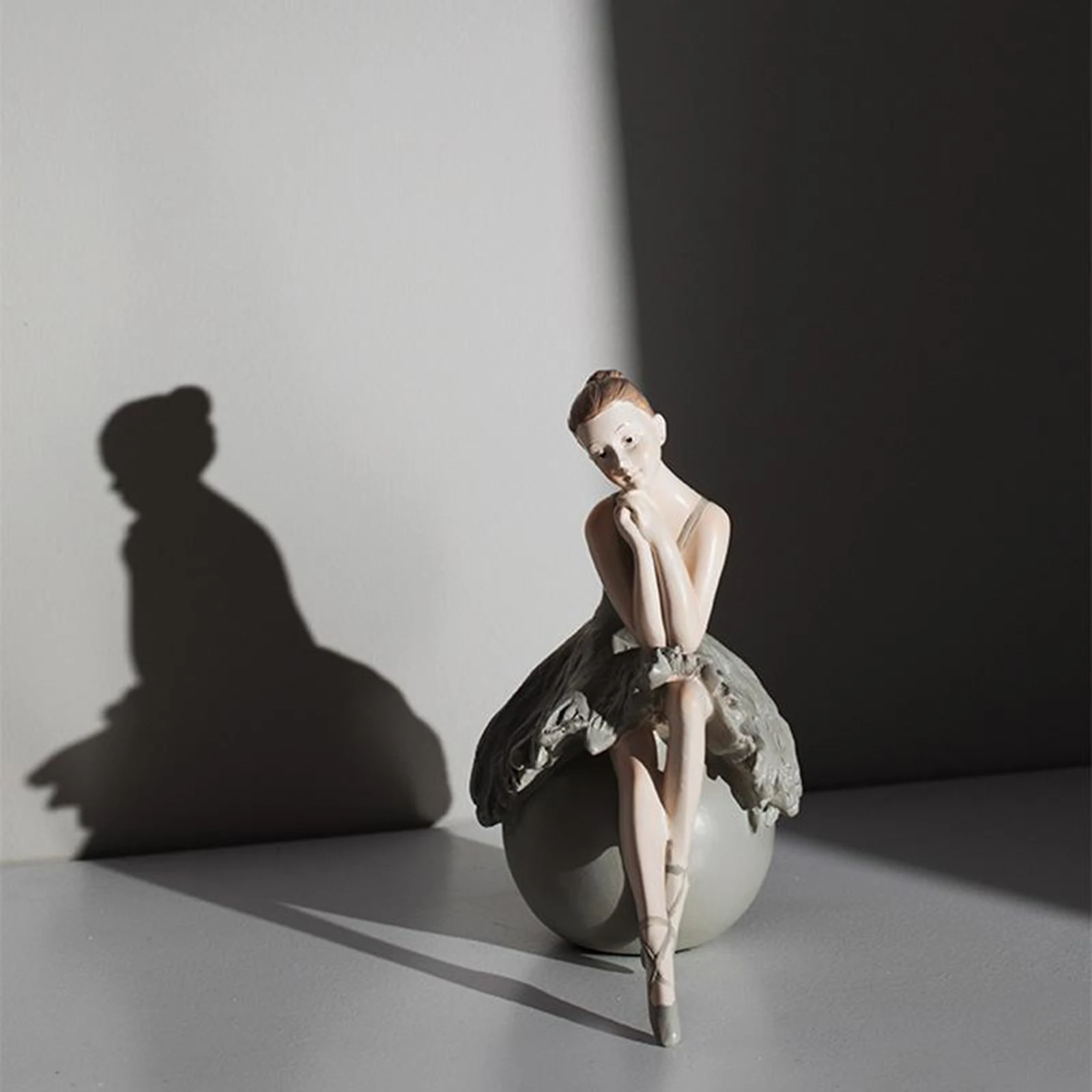 Resin Elegant Figurine Ballerina Ballet Dancer Desktop Ornament Statue Dancing Girl Figurine Statue