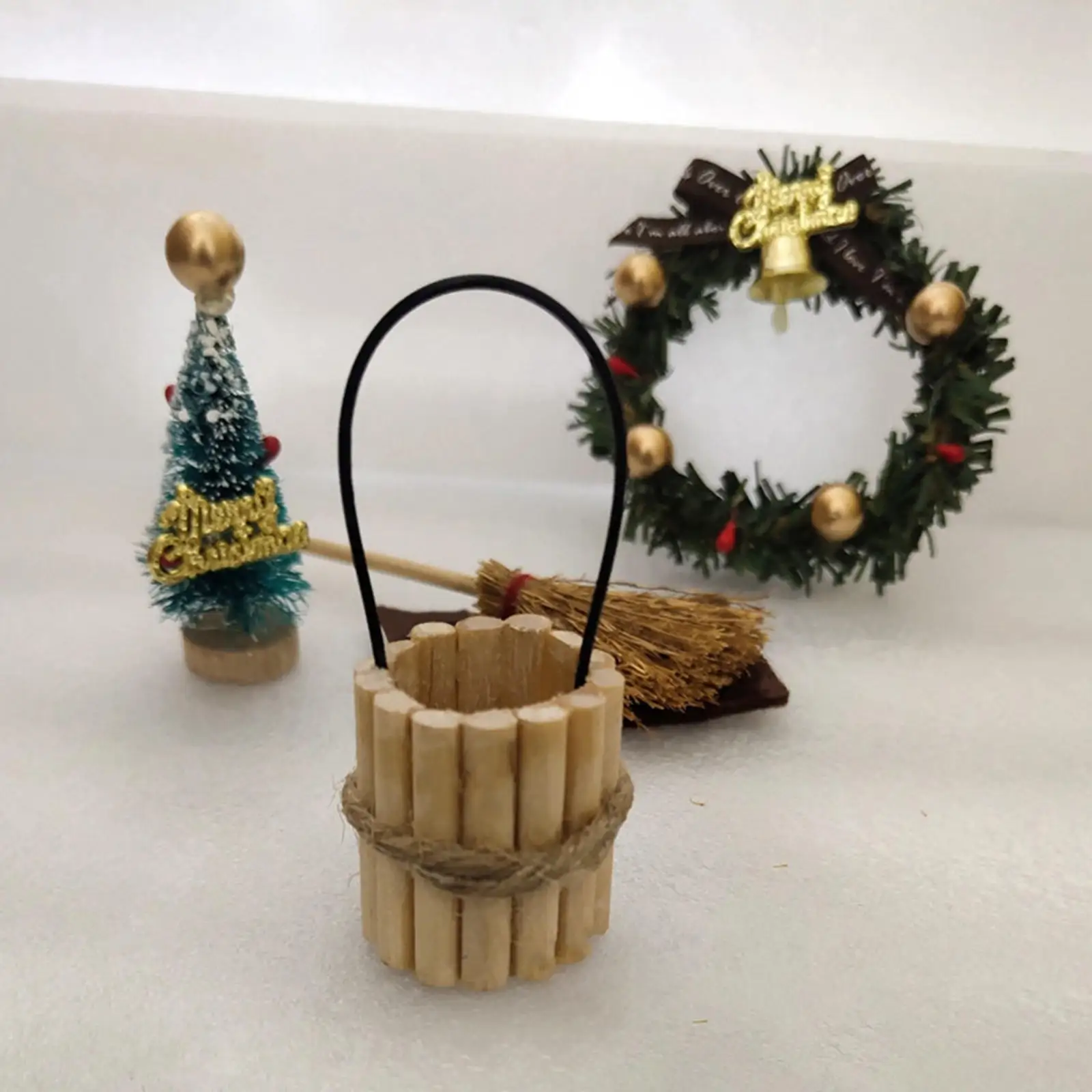 Miniature Dollhouse Accessories, Christmas Wreath, Miniature Dolls House Ornaments for Mini Broom, Bucket, Rugs