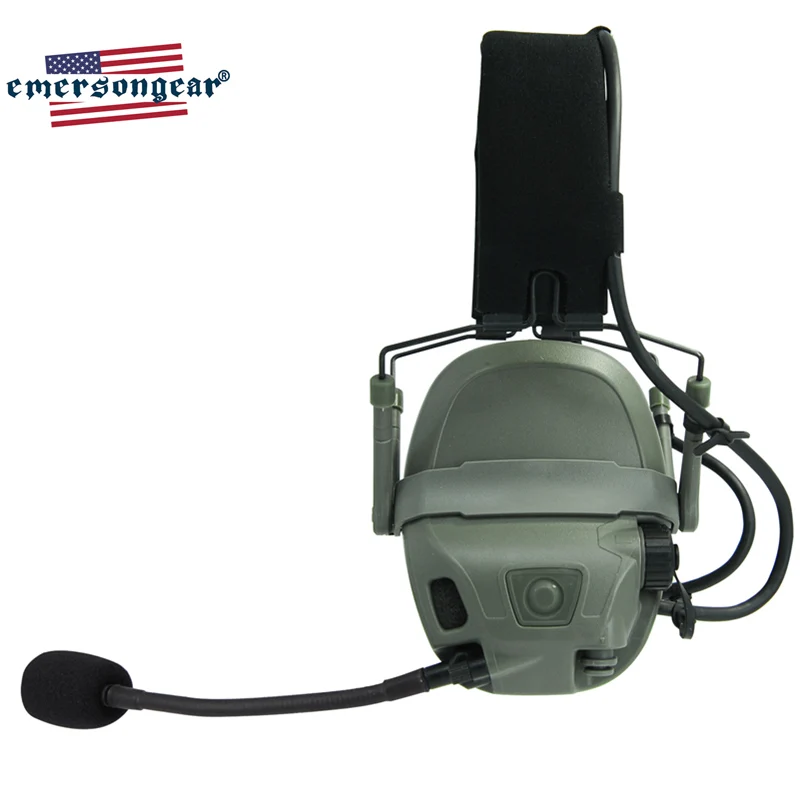 Un auricular de comunicación, que parece ser un tipo de equipo táctico o de grado militar. Incluye un altavoz montado en la cabeza, un micrófono y un brazo articulado que se extiende hasta la boca.