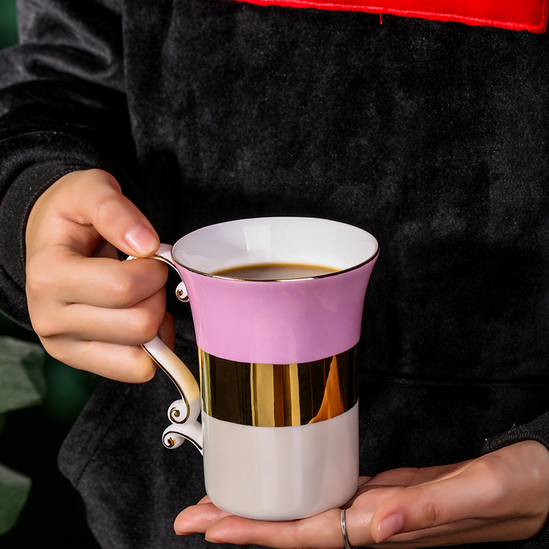 Caneca de cerâmica bonita estilo europeu, xícara