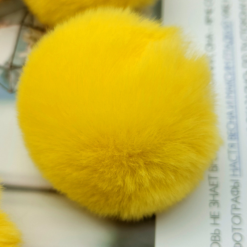 Description Picture 4 of itemPompom 5Cm Imitated Rabbit Fur Ball Pompons Knitted Scarf Hat Plush Children DIY Keychain Crafts Accessories Materials 5 Pieces