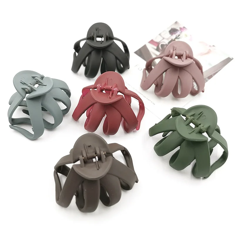 head accessories female New Solid Color Hair Claw Geometric Hollowing Simple Matte Crab Clamp for Women Girls Large Size Hair Clips Hair Accessories hair clips for women