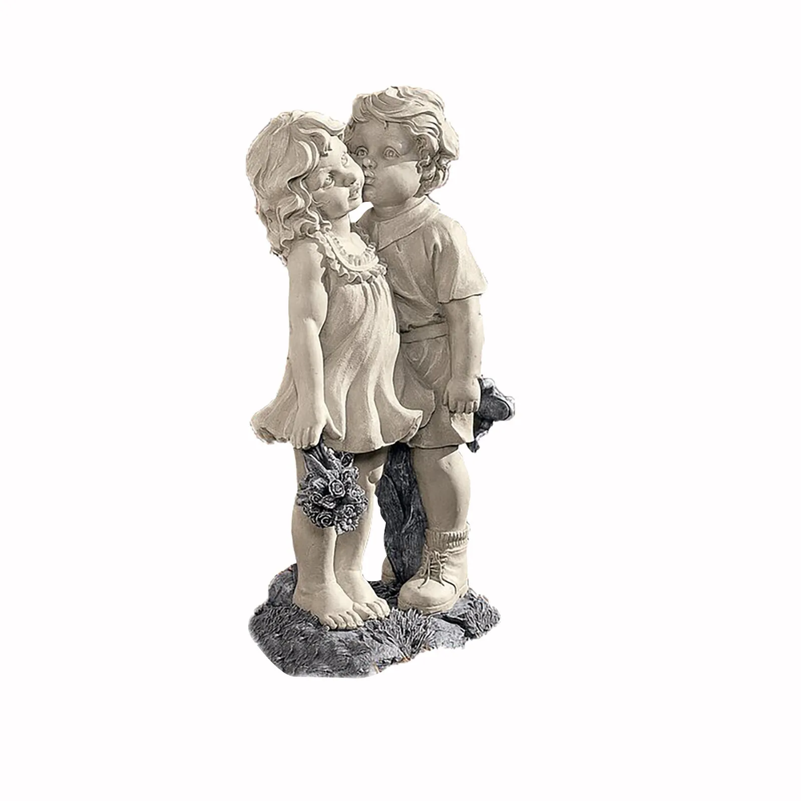 Статуя мальчика и девочки