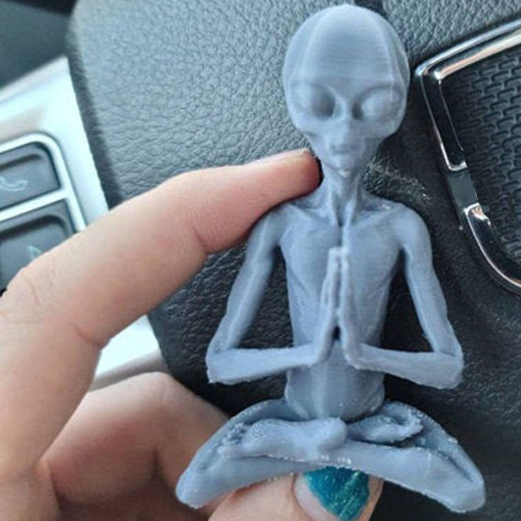Resin Meditating Alien Sculpture for Room Decoration Handcrafted Art Sculpture for Living Room Hallway Console Table Home Decor