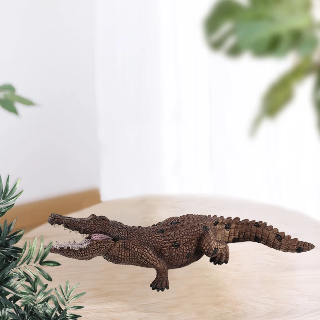 Safari Ltd : vinyl miniature toy animal figure 216429 Alligator 