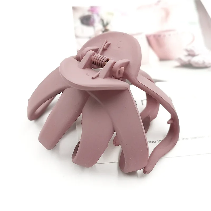 head accessories female New Solid Color Hair Claw Geometric Hollowing Simple Matte Crab Clamp for Women Girls Large Size Hair Clips Hair Accessories hair clips for women