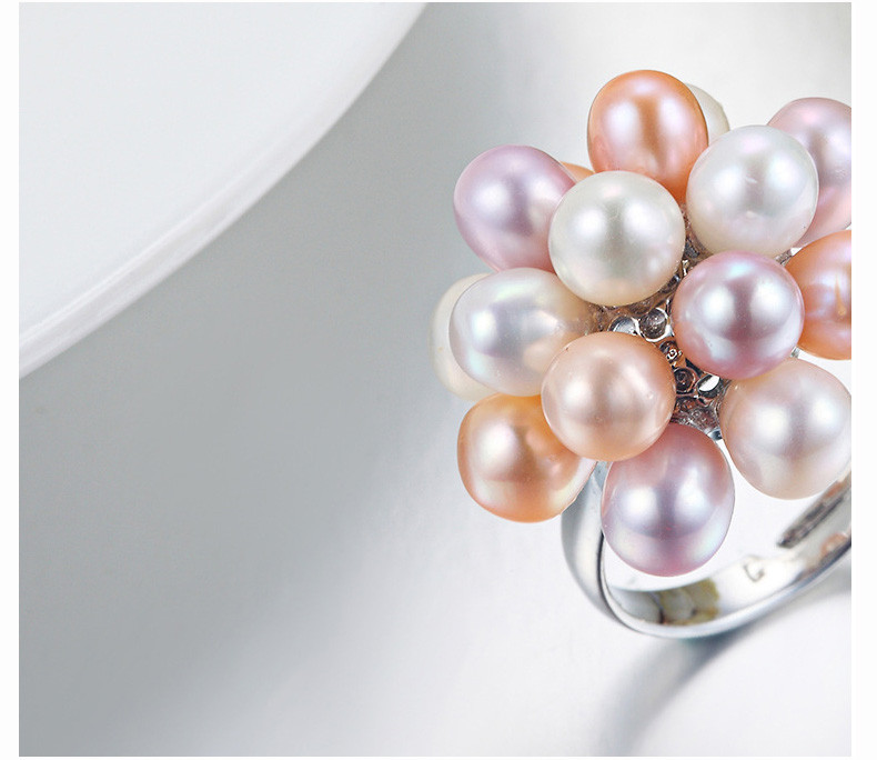 mitmevärviliste pärlitega hõbedane sõrmus