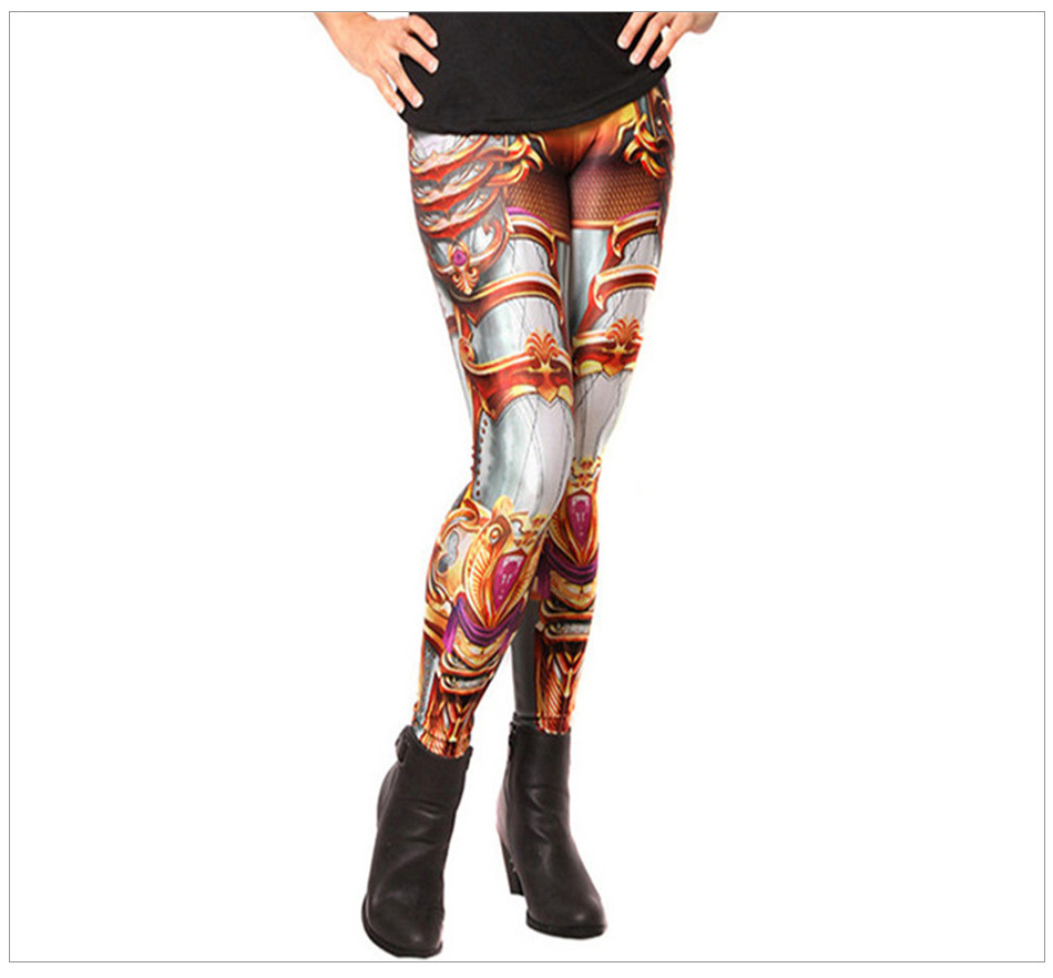 naine kannab värviliste mustritega retuuse ja musti saapaid