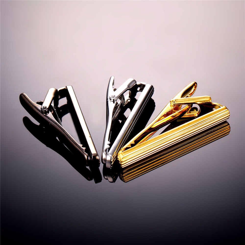 Komplekt mansetinööpidest ja lipsunõelast | kujundav pilt e-kaubamaja pildikogust