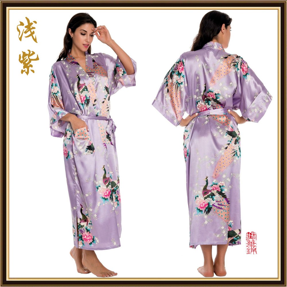 Satiinist lilleline pikk hommikumantel naistele | kujundav pilt e-kaubamaja pildikogust