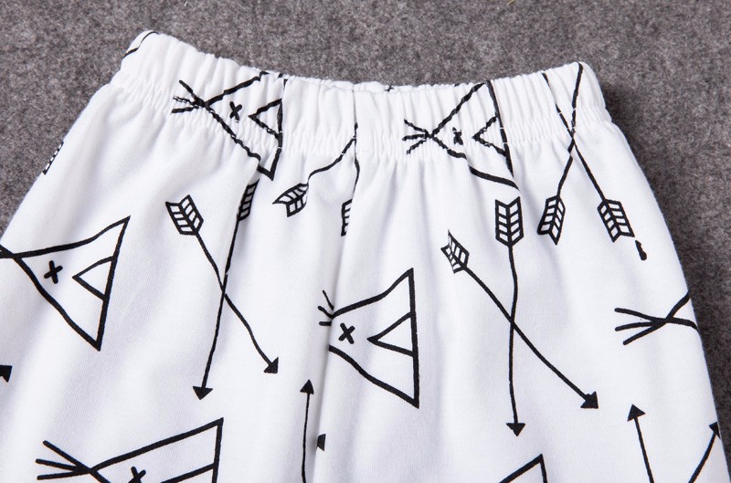 Komplekt T-särgist ja pükstest | kujundav pilt e-kaubamaja pildikogust