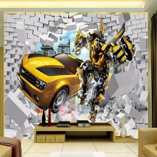 kollane auto ja robot murdmas läbi tellisseina