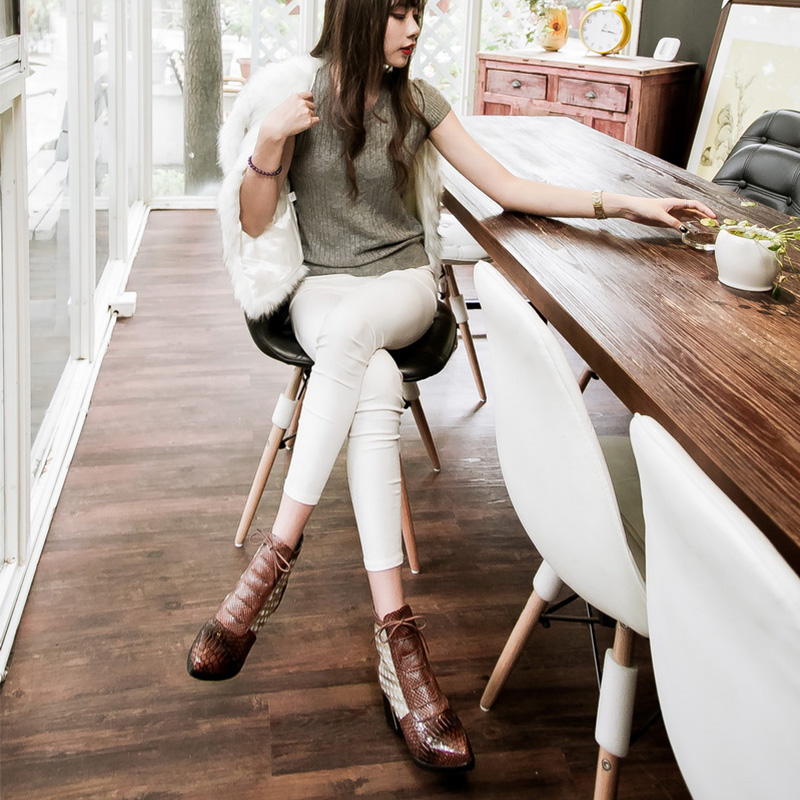 Omapärased saapad ussimustriga | kujundav pilt e-kaubamaja pildikogust