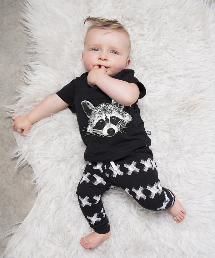 Komplekt T-särgist ja pükstest | kujundav pilt e-kaubamaja pildikogust